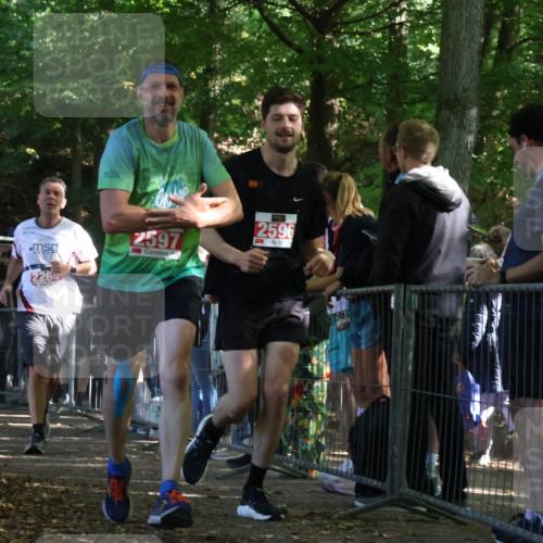 28.09.2025 - 33. Volkslauf durch das schöne Alstertal Strokosch-Dieckow http://msf.ph/oto/8953325 28.09.2025 12:30:43 Ziel 2264, 2596, 2597 meine-sportfotos.de