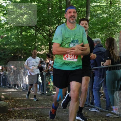 28.09.2025 - 33. Volkslauf durch das schöne Alstertal Strokosch-Dieckow http://msf.ph/oto/8953337 28.09.2025 12:30:45 Ziel 2264, 2596, 2597 meine-sportfotos.de