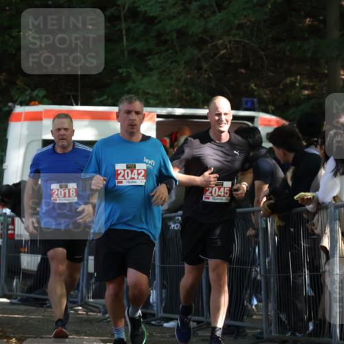 28.09.2025 - 33. Volkslauf durch das schöne Alstertal Strokosch-Dieckow http://msf.ph/oto/8953357 28.09.2025 12:30:50 Ziel 2018, 2042, 2045 meine-sportfotos.de