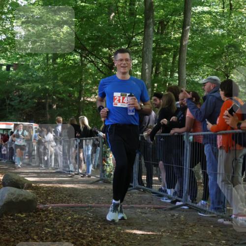 28.09.2025 - 33. Volkslauf durch das schöne Alstertal Strokosch-Dieckow http://msf.ph/oto/8953555 28.09.2025 12:32:40 Ziel 2143, 2168, 2169 meine-sportfotos.de