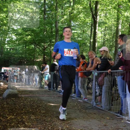 28.09.2025 - 33. Volkslauf durch das schöne Alstertal Strokosch-Dieckow http://msf.ph/oto/8953561 28.09.2025 12:32:41 Ziel 2168, 2169 meine-sportfotos.de