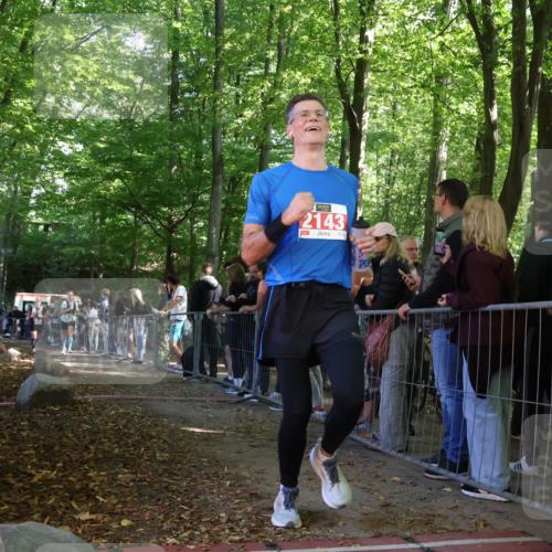 28.09.2025 - 33. Volkslauf durch das schöne Alstertal Strokosch-Dieckow http://msf.ph/oto/8953564 28.09.2025 12:32:41 Ziel 2168, 2169 meine-sportfotos.de