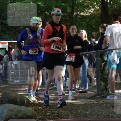 28.09.2025 - 33. Volkslauf durch das schöne Alstertal Strokosch-Dieckow http://msf.ph/oto/8953673 28.09.2025 12:33:20 Ziel 1098, 1738, 2043, 2044, 2357 meine-sportfotos.de
