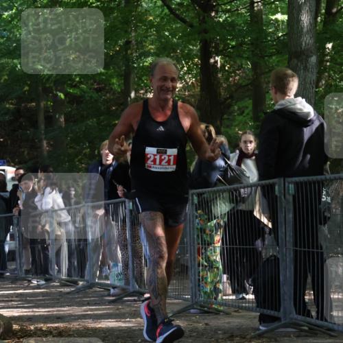 28.09.2025 - 33. Volkslauf durch das schöne Alstertal Strokosch-Dieckow http://msf.ph/oto/8953705 28.09.2025 12:33:39 Ziel 2121 meine-sportfotos.de