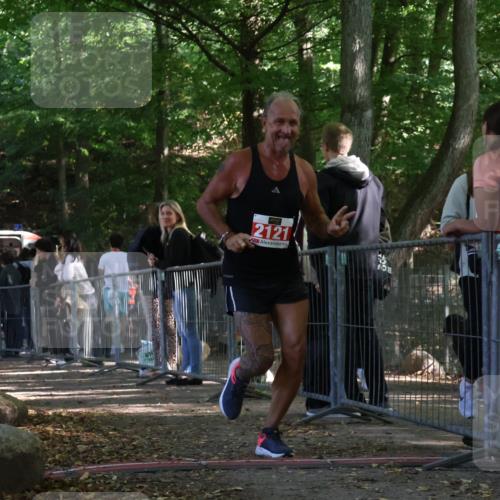 28.09.2025 - 33. Volkslauf durch das schöne Alstertal Strokosch-Dieckow http://msf.ph/oto/8953707 28.09.2025 12:33:39 Ziel 2121 meine-sportfotos.de