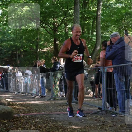 28.09.2025 - 33. Volkslauf durch das schöne Alstertal Strokosch-Dieckow http://msf.ph/oto/8953710 28.09.2025 12:33:40 Ziel 2121 meine-sportfotos.de