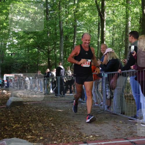 28.09.2025 - 33. Volkslauf durch das schöne Alstertal Strokosch-Dieckow http://msf.ph/oto/8953713 28.09.2025 12:33:41 Ziel 1101 meine-sportfotos.de