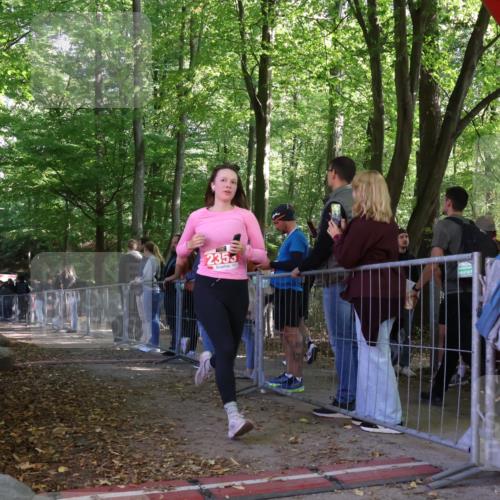 28.09.2025 - 33. Volkslauf durch das schöne Alstertal Strokosch-Dieckow http://msf.ph/oto/8954235 28.09.2025 12:39:14 Ziel 2353, 2544, 2567 meine-sportfotos.de