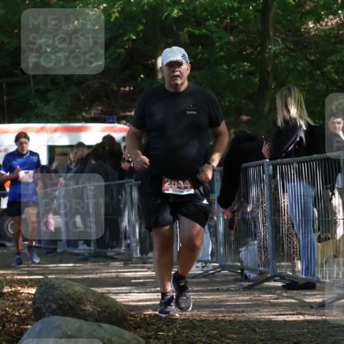 28.09.2025 - 33. Volkslauf durch das schöne Alstertal Strokosch-Dieckow http://msf.ph/oto/8954237 28.09.2025 12:39:17 Ziel 2544, 2567 meine-sportfotos.de