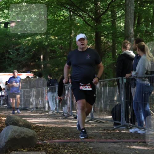 28.09.2025 - 33. Volkslauf durch das schöne Alstertal Strokosch-Dieckow http://msf.ph/oto/8954243 28.09.2025 12:39:19 Ziel 2028, 2544, 2567 meine-sportfotos.de