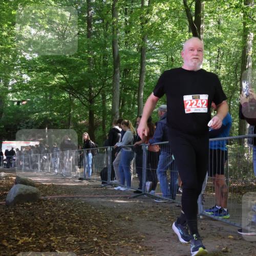 28.09.2025 - 33. Volkslauf durch das schöne Alstertal Strokosch-Dieckow http://msf.ph/oto/8954320 28.09.2025 12:39:49 Ziel 2242 meine-sportfotos.de
