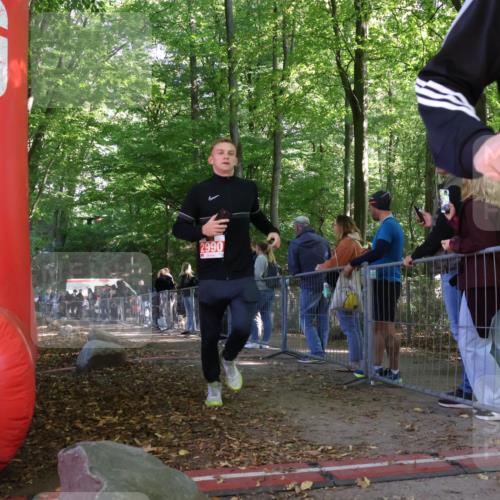 28.09.2025 - 33. Volkslauf durch das schöne Alstertal Strokosch-Dieckow http://msf.ph/oto/8954416 28.09.2025 12:40:53 Ziel 2615, 2616, 2990 meine-sportfotos.de