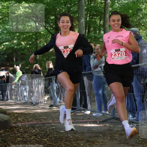 28.09.2025 - 33. Volkslauf durch das schöne Alstertal Strokosch-Dieckow http://msf.ph/oto/8954487 28.09.2025 12:42:07 Ziel 2320, 2322 meine-sportfotos.de