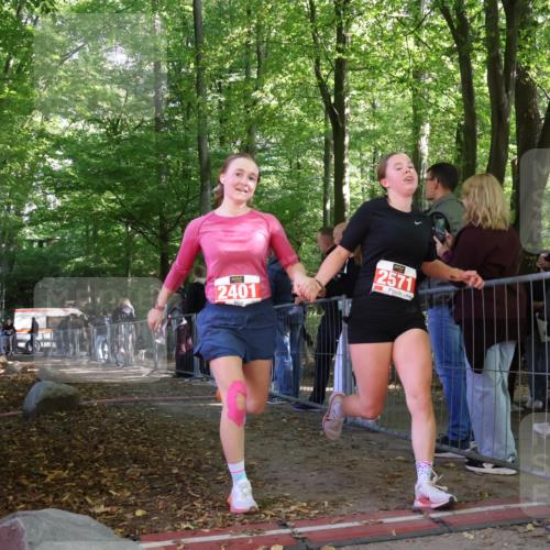 28.09.2025 - 33. Volkslauf durch das schöne Alstertal Strokosch-Dieckow http://msf.ph/oto/8954798 28.09.2025 12:43:49 Ziel 2401, 2437, 2571 meine-sportfotos.de