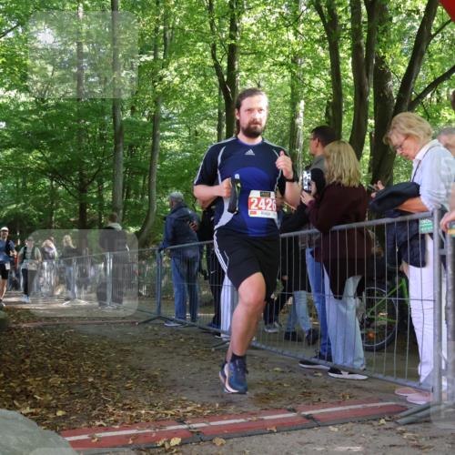 28.09.2025 - 33. Volkslauf durch das schöne Alstertal Strokosch-Dieckow http://msf.ph/oto/8955173 28.09.2025 12:46:28 Ziel 2426, 2427, 2428 meine-sportfotos.de