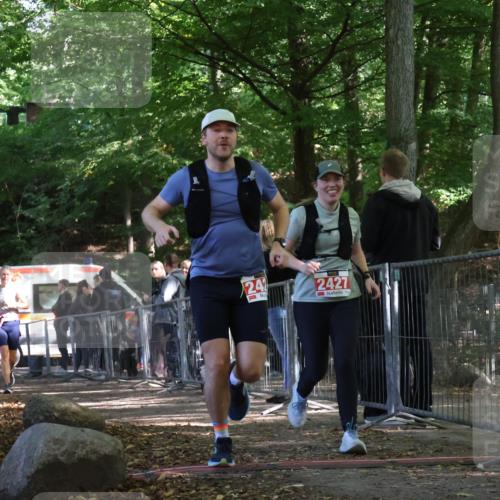 28.09.2025 - 33. Volkslauf durch das schöne Alstertal Strokosch-Dieckow http://msf.ph/oto/8955180 28.09.2025 12:46:30 Ziel 2427, 2428, 2543 meine-sportfotos.de