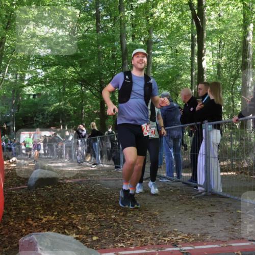 28.09.2025 - 33. Volkslauf durch das schöne Alstertal Strokosch-Dieckow http://msf.ph/oto/8955194 28.09.2025 12:46:31 Ziel 2427, 2428, 2543 meine-sportfotos.de