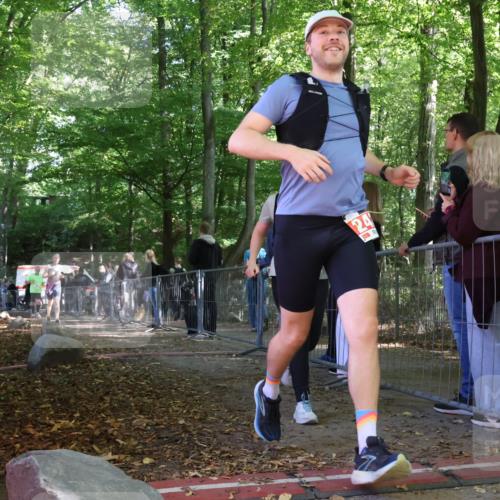 28.09.2025 - 33. Volkslauf durch das schöne Alstertal Strokosch-Dieckow http://msf.ph/oto/8955204 28.09.2025 12:46:31 Ziel 2427, 2428, 2543 meine-sportfotos.de