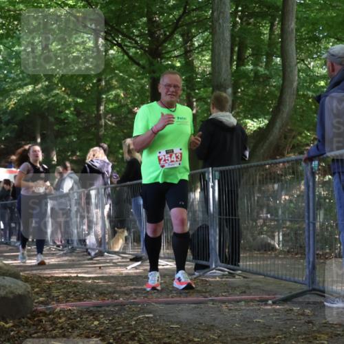 28.09.2025 - 33. Volkslauf durch das schöne Alstertal Strokosch-Dieckow http://msf.ph/oto/8955254 28.09.2025 12:46:38 Ziel 2543, 2609 meine-sportfotos.de