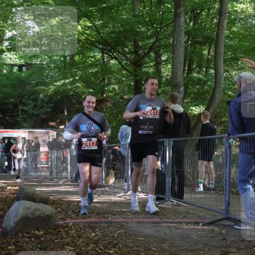 28.09.2025 - 33. Volkslauf durch das schöne Alstertal Strokosch-Dieckow http://msf.ph/oto/8955617 28.09.2025 12:47:47 Ziel 2100, 2244, 2417, 2418 meine-sportfotos.de