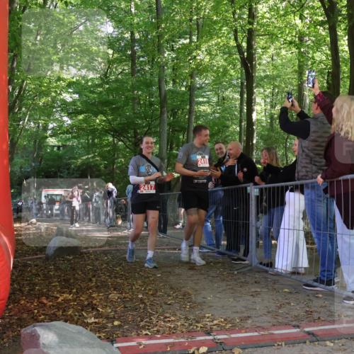 28.09.2025 - 33. Volkslauf durch das schöne Alstertal Strokosch-Dieckow http://msf.ph/oto/8955669 28.09.2025 12:47:49 Ziel 2100, 2244, 2417, 2418 meine-sportfotos.de