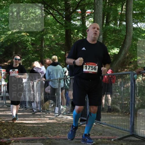 28.09.2025 - 33. Volkslauf durch das schöne Alstertal Strokosch-Dieckow http://msf.ph/oto/8955981 28.09.2025 12:49:32 Ziel 1756, 2301 meine-sportfotos.de
