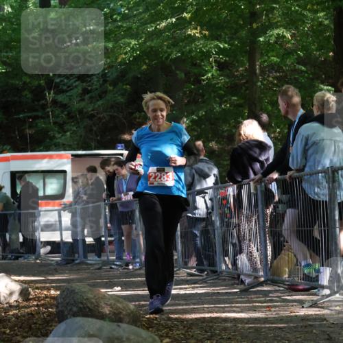 28.09.2025 - 33. Volkslauf durch das schöne Alstertal Strokosch-Dieckow http://msf.ph/oto/8956091 28.09.2025 12:50:34 Ziel 2283 meine-sportfotos.de