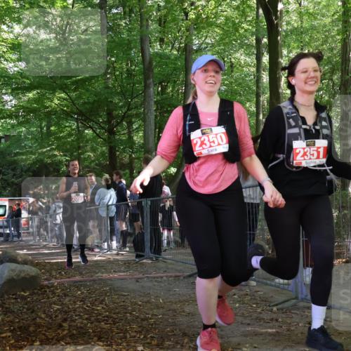 28.09.2025 - 33. Volkslauf durch das schöne Alstertal Strokosch-Dieckow http://msf.ph/oto/8956222 28.09.2025 12:51:13 Ziel 2099, 2350, 2351 meine-sportfotos.de