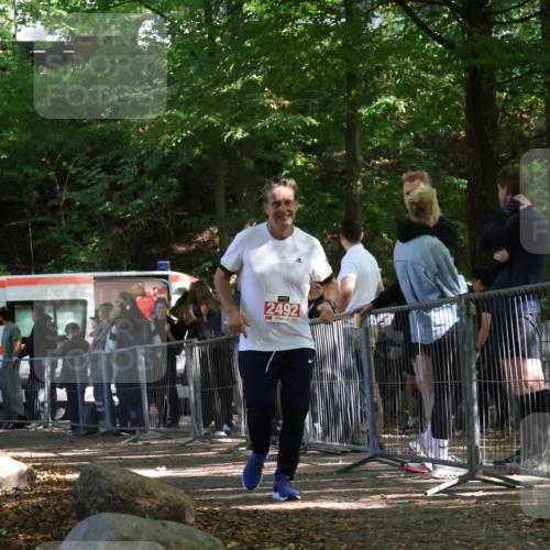 28.09.2025 - 33. Volkslauf durch das schöne Alstertal Strokosch-Dieckow http://msf.ph/oto/8956544 28.09.2025 12:52:40 Ziel 2492 meine-sportfotos.de