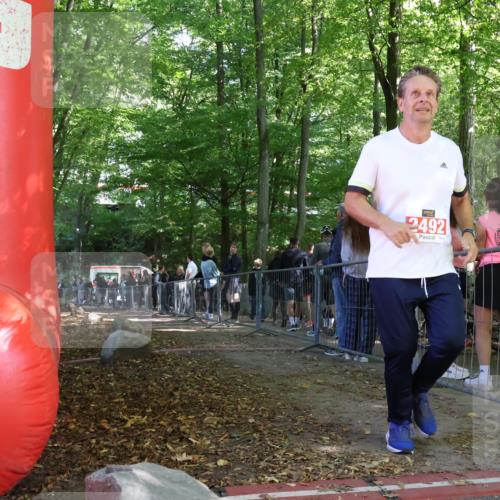 28.09.2025 - 33. Volkslauf durch das schöne Alstertal Strokosch-Dieckow http://msf.ph/oto/8956572 28.09.2025 12:52:44 Ziel 2492 meine-sportfotos.de