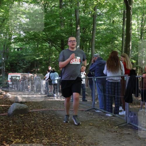 28.09.2025 - 33. Volkslauf durch das schöne Alstertal Strokosch-Dieckow http://msf.ph/oto/8956805 28.09.2025 12:55:00 Ziel 2059, 2060, 2435 meine-sportfotos.de