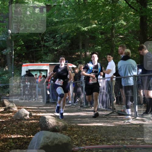 28.09.2025 - 33. Volkslauf durch das schöne Alstertal Strokosch-Dieckow http://msf.ph/oto/8956819 28.09.2025 12:55:06 Ziel 2059, 2060 meine-sportfotos.de
