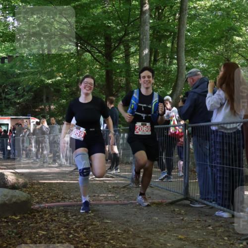 28.09.2025 - 33. Volkslauf durch das schöne Alstertal Strokosch-Dieckow http://msf.ph/oto/8956829 28.09.2025 12:55:08 Ziel 2059, 2060 meine-sportfotos.de