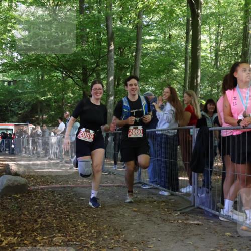 28.09.2025 - 33. Volkslauf durch das schöne Alstertal Strokosch-Dieckow http://msf.ph/oto/8956832 28.09.2025 12:55:08 Ziel 2059, 2060 meine-sportfotos.de