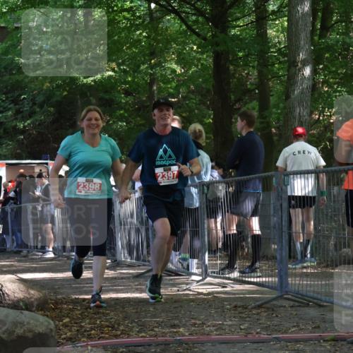 28.09.2025 - 33. Volkslauf durch das schöne Alstertal Strokosch-Dieckow http://msf.ph/oto/8956858 28.09.2025 12:55:47 Ziel 2397, 2398 meine-sportfotos.de