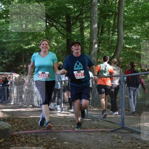 28.09.2025 - 33. Volkslauf durch das schöne Alstertal Strokosch-Dieckow http://msf.ph/oto/8956863 28.09.2025 12:55:48 Ziel 2397, 2398 meine-sportfotos.de