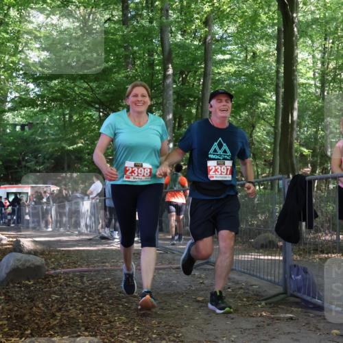 28.09.2025 - 33. Volkslauf durch das schöne Alstertal Strokosch-Dieckow http://msf.ph/oto/8956869 28.09.2025 12:55:49 Ziel 2397, 2398 meine-sportfotos.de