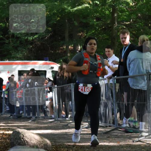 28.09.2025 - 33. Volkslauf durch das schöne Alstertal Strokosch-Dieckow http://msf.ph/oto/8956878 28.09.2025 12:56:47 Ziel 2165 meine-sportfotos.de