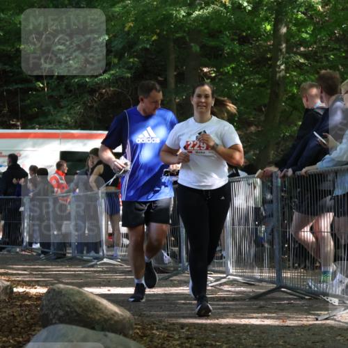 28.09.2025 - 33. Volkslauf durch das schöne Alstertal Strokosch-Dieckow http://msf.ph/oto/8956924 28.09.2025 12:58:52 Ziel 2290, 2291 meine-sportfotos.de