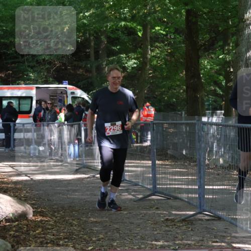 28.09.2025 - 33. Volkslauf durch das schöne Alstertal Strokosch-Dieckow http://msf.ph/oto/8958239 28.09.2025 13:13:56 Ziel 2296 meine-sportfotos.de