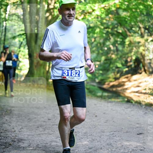 28.09.2025 - 33. Volkslauf durch das schöne Alstertal Dr. Thomas Lammeyer http://msf.ph/oto/8958458 28.09.2025 10:51:38 Laufen 09005, 13182 meine-sportfotos.de