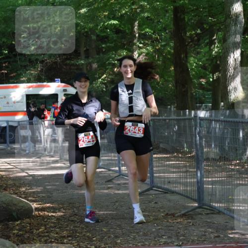 28.09.2025 - 33. Volkslauf durch das schöne Alstertal Strokosch-Dieckow http://msf.ph/oto/8958488 28.09.2025 13:17:36 Ziel 2643, 2644 meine-sportfotos.de
