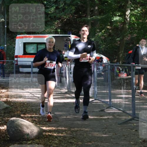 28.09.2025 - 33. Volkslauf durch das schöne Alstertal Strokosch-Dieckow http://msf.ph/oto/8958531 28.09.2025 13:20:50 Ziel 2473, 2474 meine-sportfotos.de