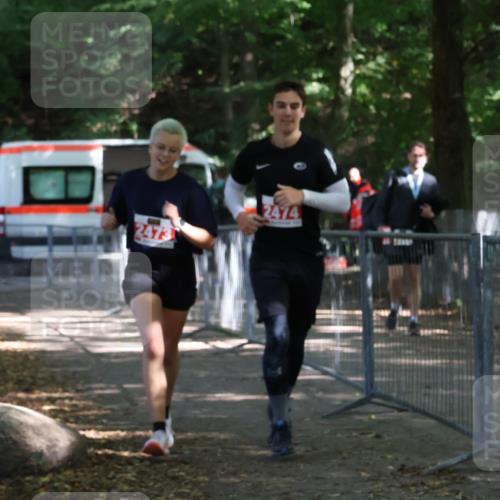 28.09.2025 - 33. Volkslauf durch das schöne Alstertal Strokosch-Dieckow http://msf.ph/oto/8958540 28.09.2025 13:20:51 Ziel 2473, 2474 meine-sportfotos.de