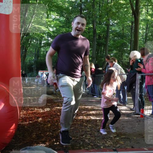 28.09.2025 - 33. Volkslauf durch das schöne Alstertal Strokosch-Dieckow http://msf.ph/oto/8959012 28.09.2025 10:42:55 Ziel  meine-sportfotos.de