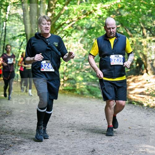 28.09.2025 - 33. Volkslauf durch das schöne Alstertal Dr. Thomas Lammeyer http://msf.ph/oto/8959124 28.09.2025 10:53:25 Laufen 3240, 3239 meine-sportfotos.de