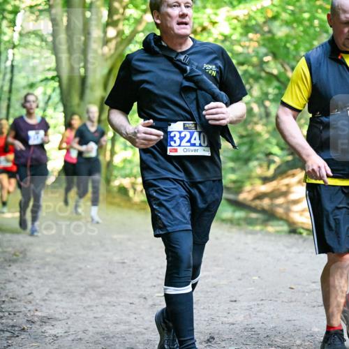 28.09.2025 - 33. Volkslauf durch das schöne Alstertal Dr. Thomas Lammeyer http://msf.ph/oto/8959135 28.09.2025 10:53:26 Laufen 3240, 3239 meine-sportfotos.de