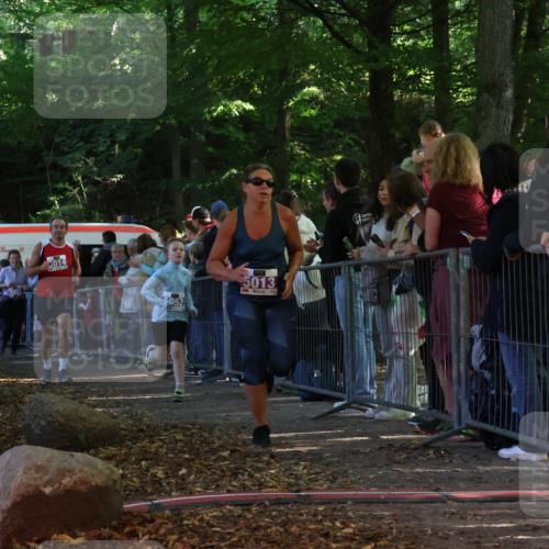 28.09.2025 - 33. Volkslauf durch das schöne Alstertal Strokosch-Dieckow http://msf.ph/oto/8959694 28.09.2025 10:46:44 Ziel 5013, 5014, 5952, 5958, 5959 meine-sportfotos.de