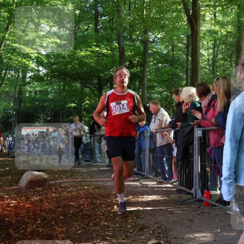 28.09.2025 - 33. Volkslauf durch das schöne Alstertal Strokosch-Dieckow http://msf.ph/oto/8959751 28.09.2025 10:46:49 Ziel 5014, 5032, 5953, 5958, 5959, 5969 meine-sportfotos.de