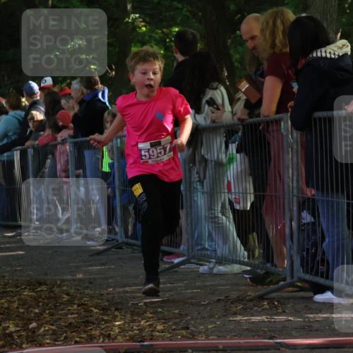 28.09.2025 - 33. Volkslauf durch das schöne Alstertal Strokosch-Dieckow http://msf.ph/oto/8960098 28.09.2025 10:47:45 Ziel 5017, 5957 meine-sportfotos.de